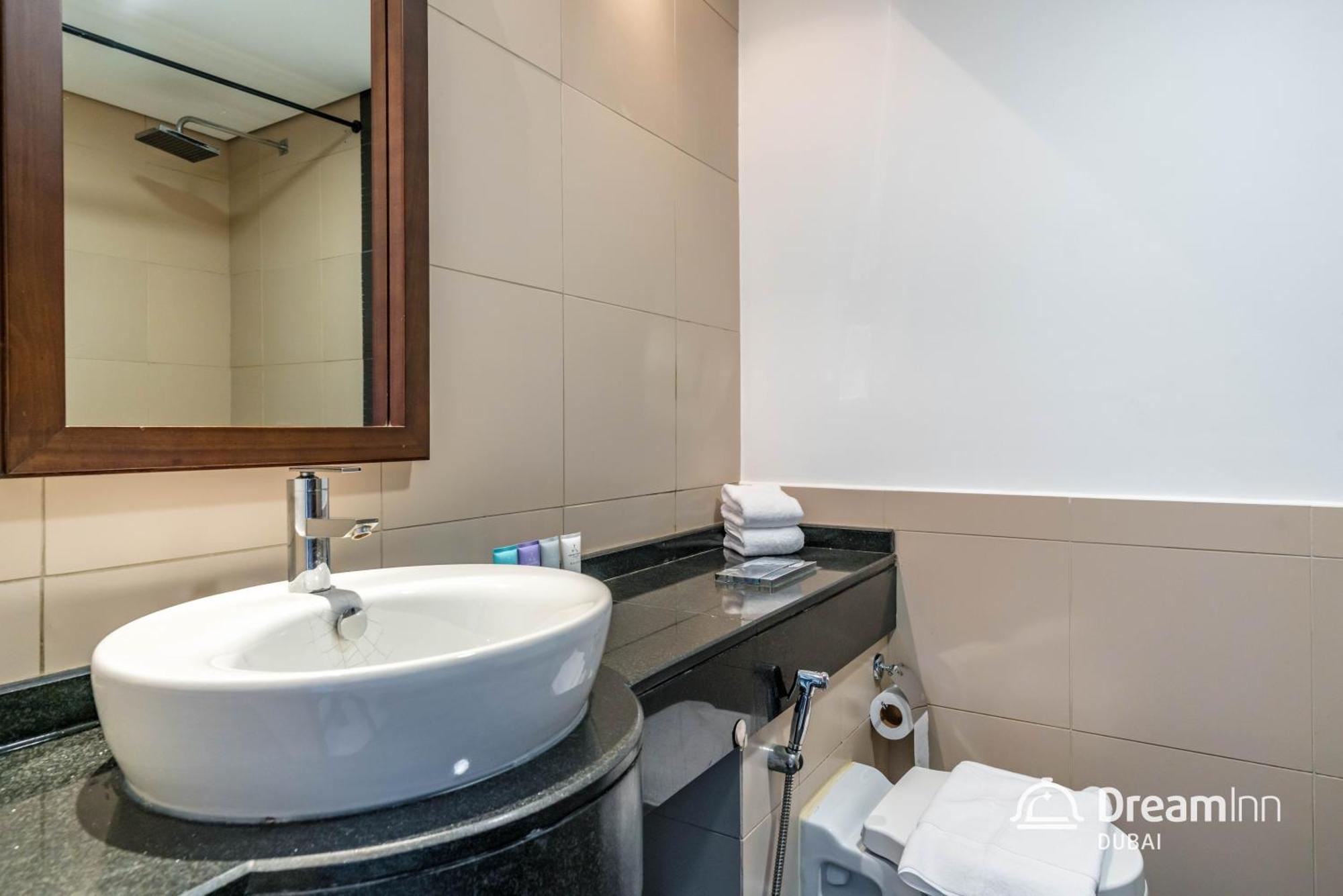 Dream Inn Apartments- West Wharf Tower Canal View Dubai Luaran gambar