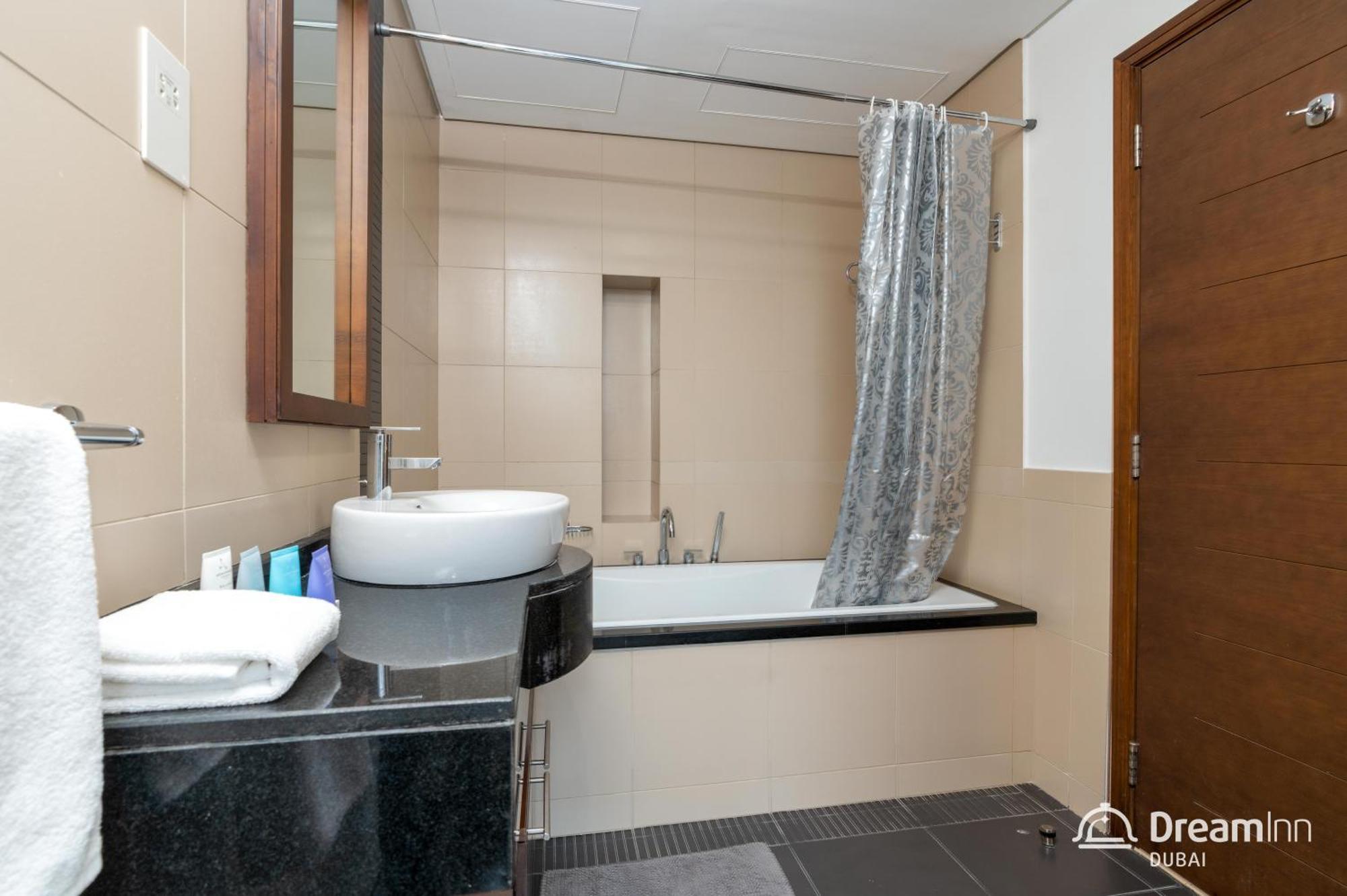 Dream Inn Apartments- West Wharf Tower Canal View Dubai Luaran gambar